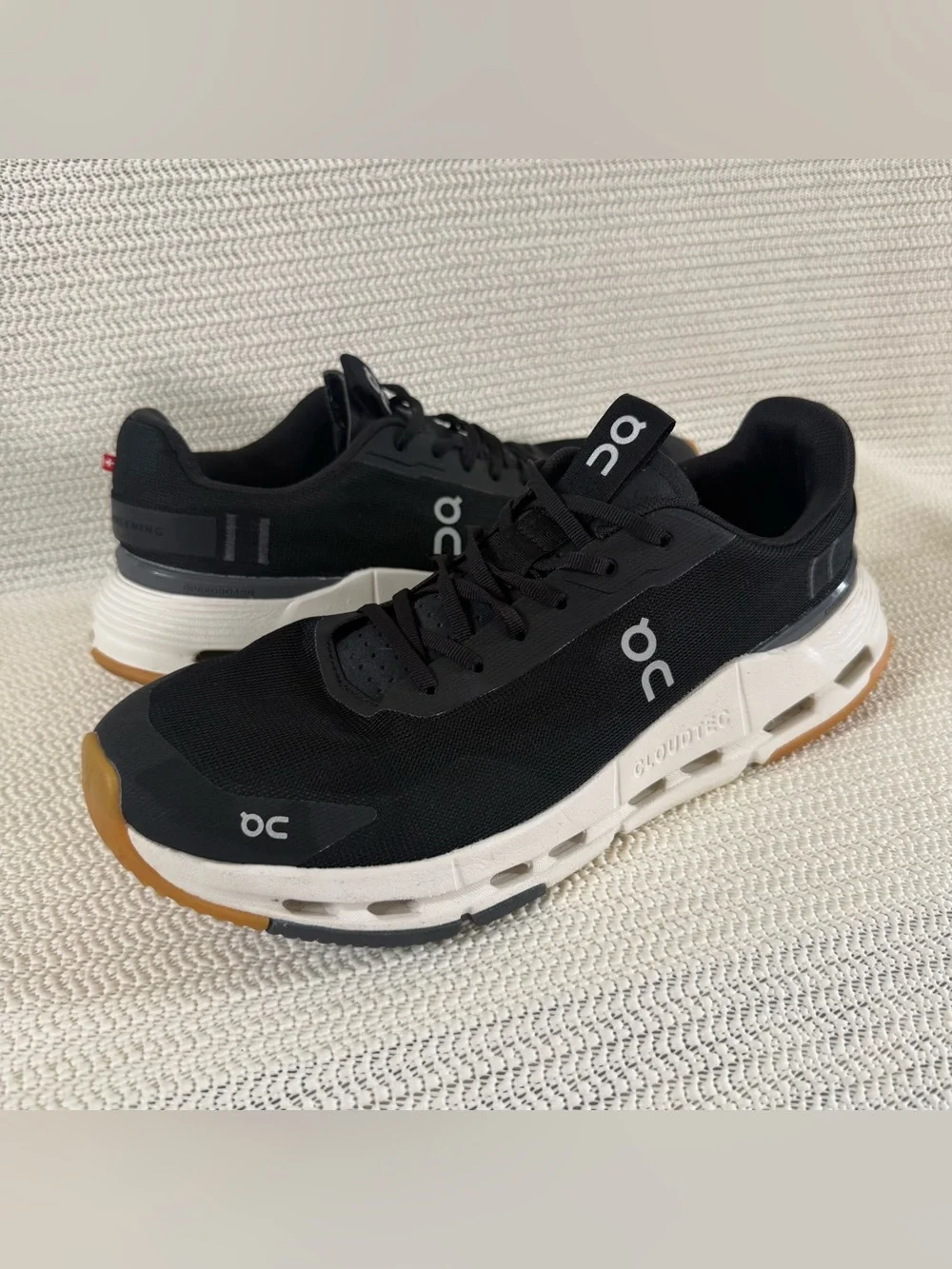 On Cloudrunner Running Shoes Men’s US 9 Black White Gum CloudTec Speedboard